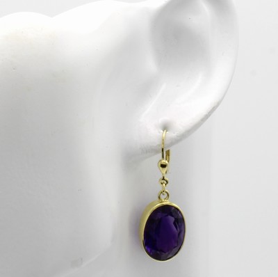 27047029a - Paar Ohrgehänge mit Amethysten, GG 585/000, 2 ovale Amethyste zus. ca. 18.8 ct ...