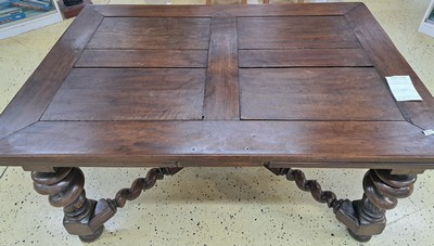 27047060a - Großer barocker Ausziehtisch, wohl Danzig, um 1720, Nußbaum massiv, z.T. Furnier, ...