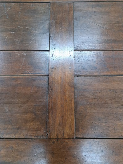 27047060b - Großer barocker Ausziehtisch, wohl Danzig, um 1720, Nußbaum massiv, z.T. Furnier, ...