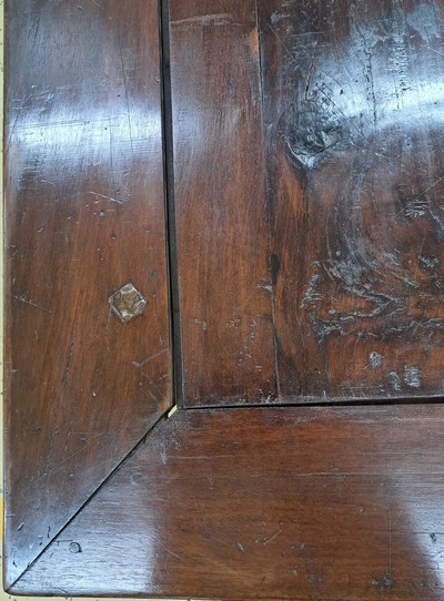 27047060f - Großer barocker Ausziehtisch, wohl Danzig, um 1720, Nußbaum massiv, z.T. Furnier, ...