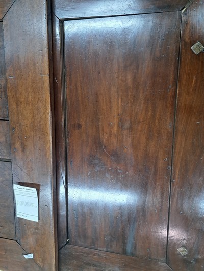 27047060k - Großer barocker Ausziehtisch, wohl Danzig, um 1720, Nußbaum massiv, z.T. Furnier, ...