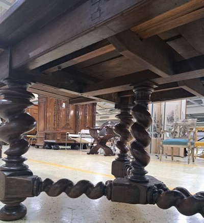 27047060n - Großer barocker Ausziehtisch, wohl Danzig, um 1720, Nußbaum massiv, z.T. Furnier, ...