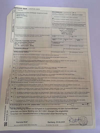 27047068c - Elfenbeinfigur, wohl flämisch, 17./18. Jh., liegende Venus mit Amor, die Göttin hat ...