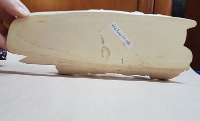 27047069l - Elfenbeinschnitzerei, China um 1900, Obstverkäuferin auf Floß, junge Frau mit ...