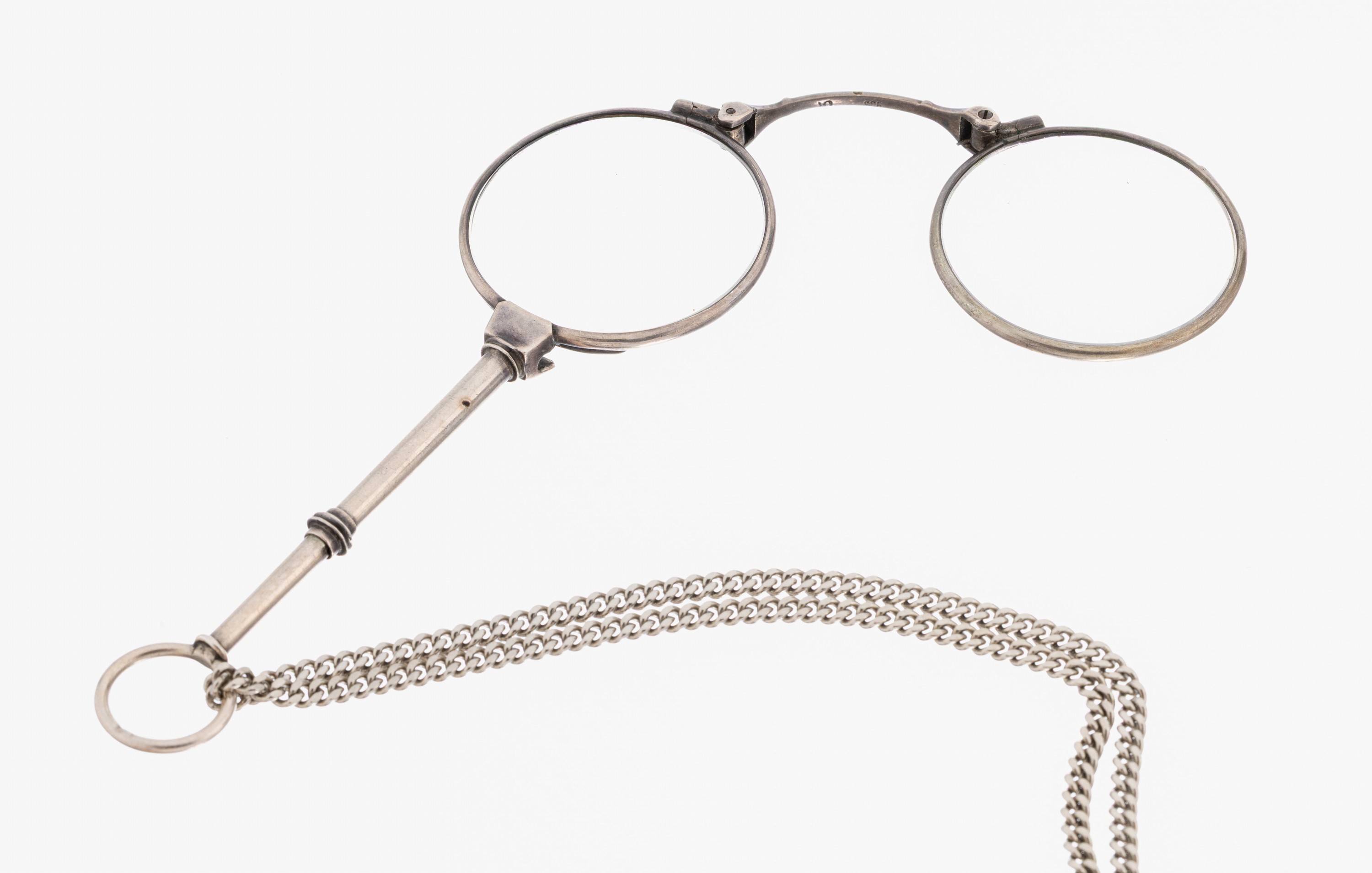 Image 27047170 - Lorgnon, probably german, 1920-30 , silver 835, with chain (sec.), silver plated, l. ...