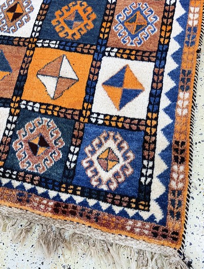 27047163c - Gashgai Gabbeh, Persien, Mitte 20.Jhd., Wolle auf Wolle, ca. 225 x 145 cm, EHZ: 2 ...