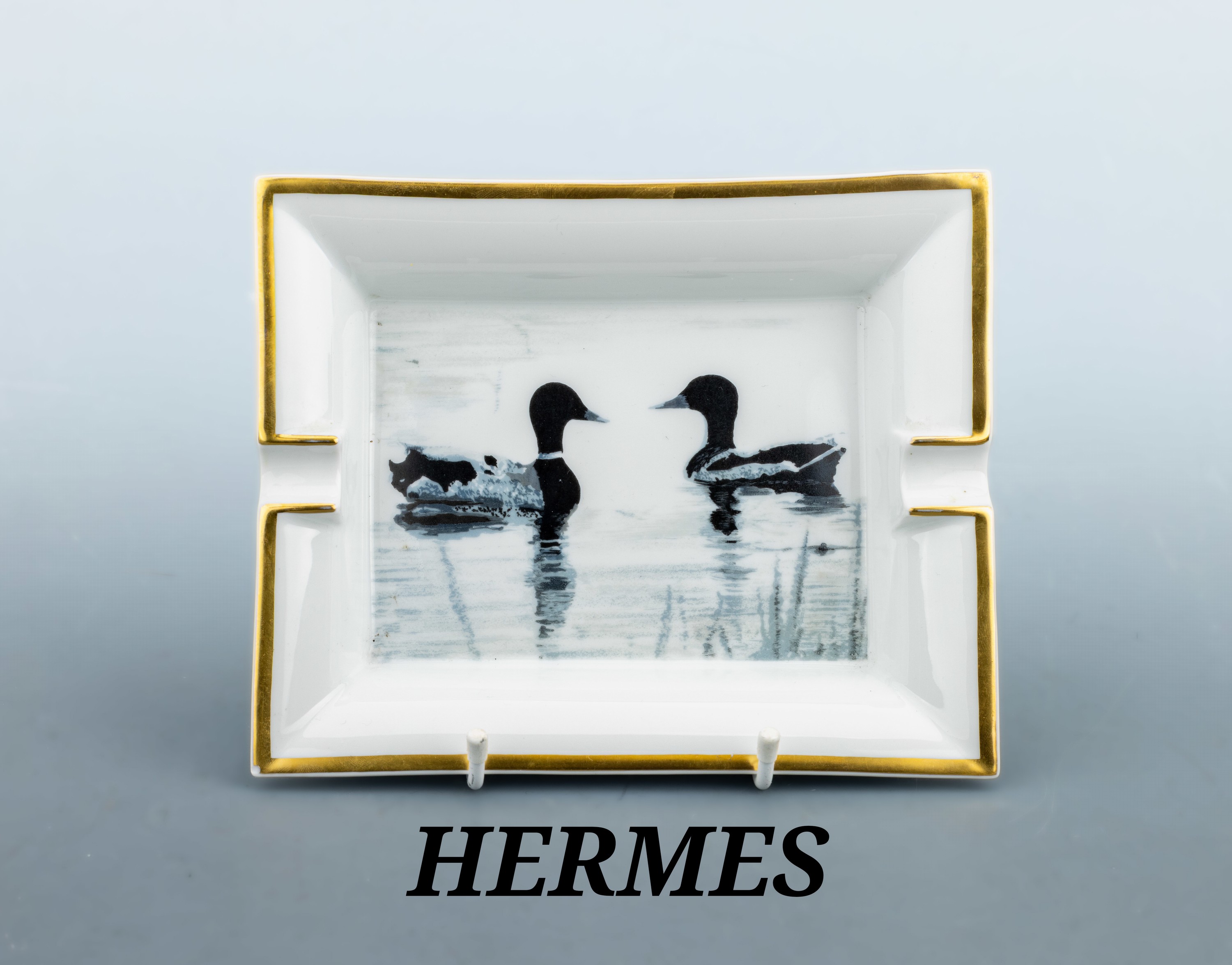 Image 27047249 - HERMES Aschenbecher ´2 Enten´, Porzellan weißer Grund goldfarb. Rand, Malerei in ...