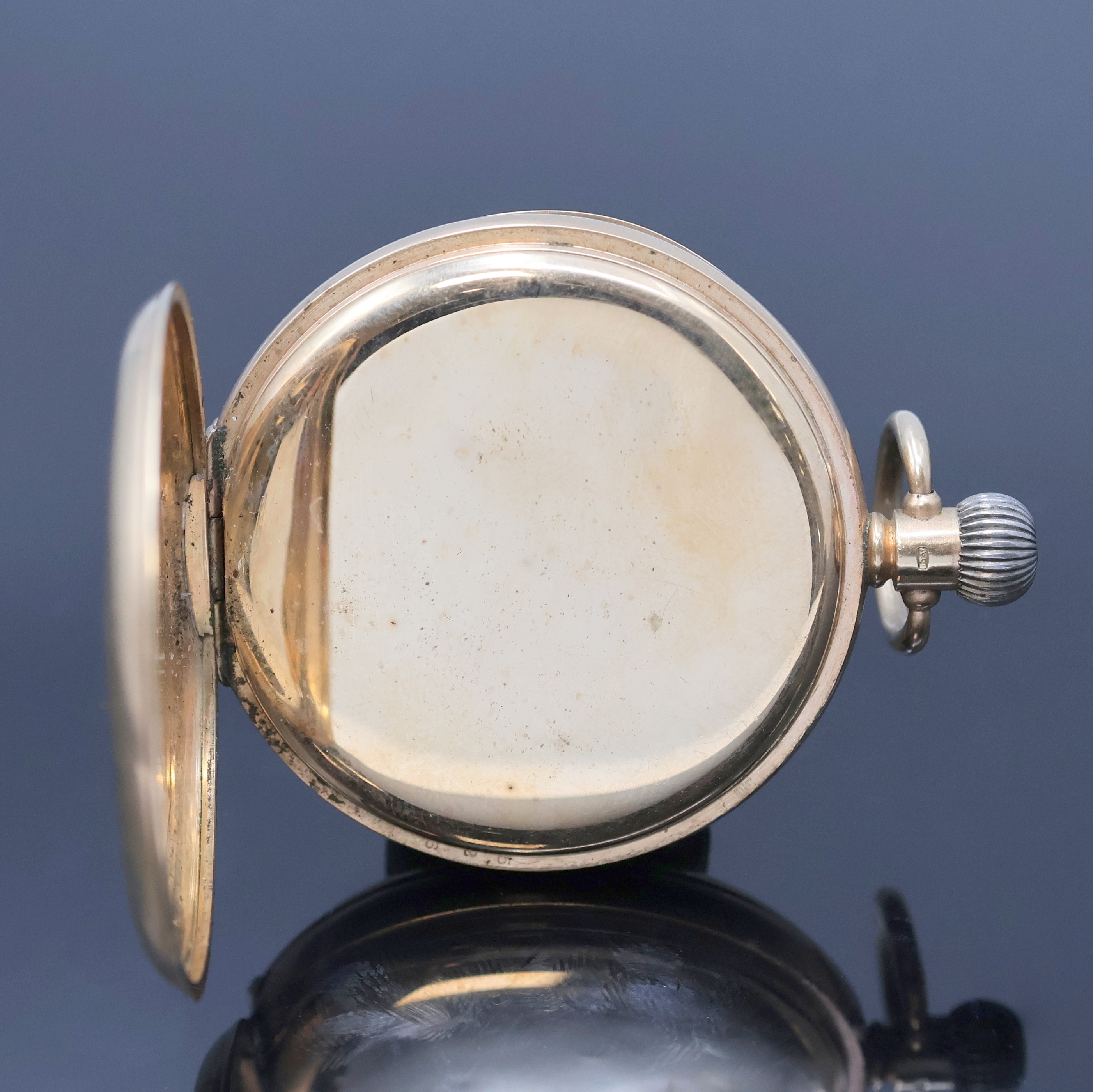 Detail c: WALTHAM Herrensavonette in RG 375/000, USA um 1920, glattes 3-Deckel Gold Dennison Geh. dell., Emailzifferbl. riss., röm. Zahlen, gold. ...
