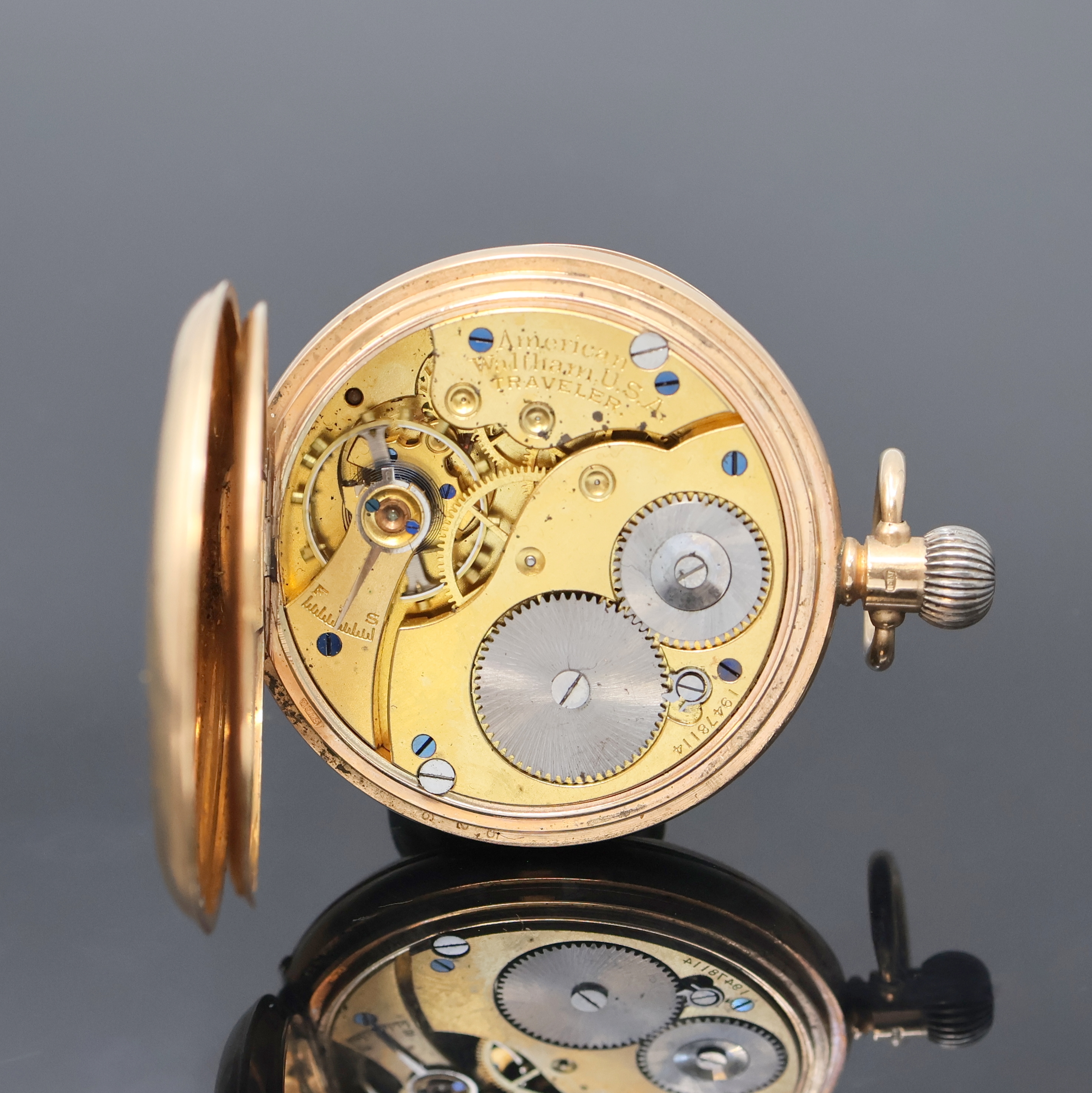 Detail e: WALTHAM Herrensavonette in RG 375/000, USA um 1920, glattes 3-Deckel Gold Dennison Geh. dell., Emailzifferbl. riss., röm. Zahlen, gold. ...