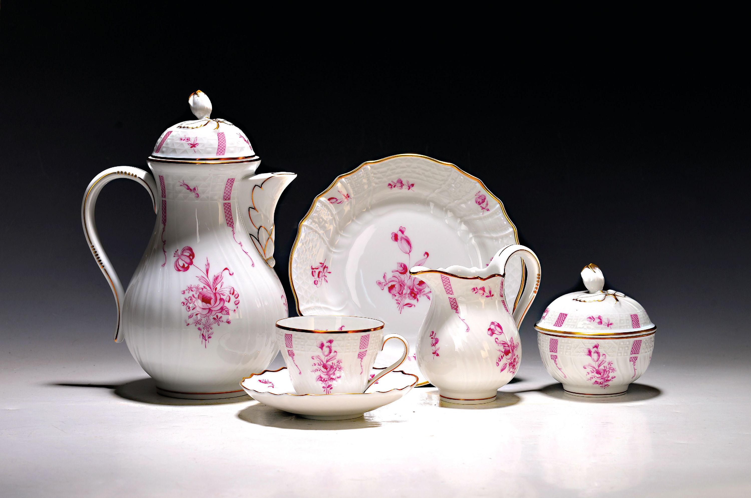 Image 27047259 - Kaffeeservice Sanssouci purpur, Hutschenreuther, Dresden, Porzellan, Goldstaffage, 6 ...