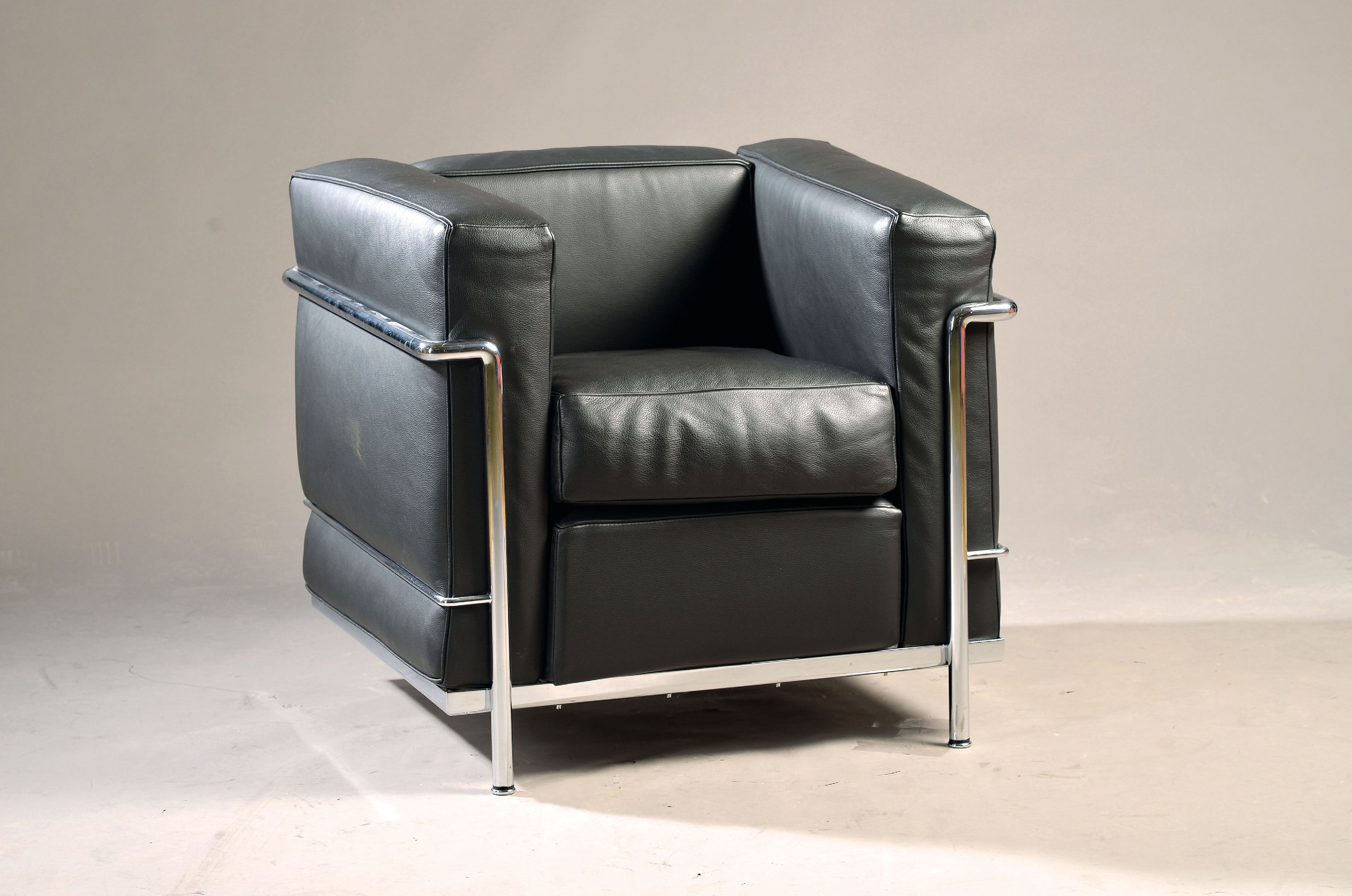 Image 27047585 - Armlehnsessel LC2, Entw. Le Corbusier (1887 -1965), Ausführung Cassina, verchromtes ...