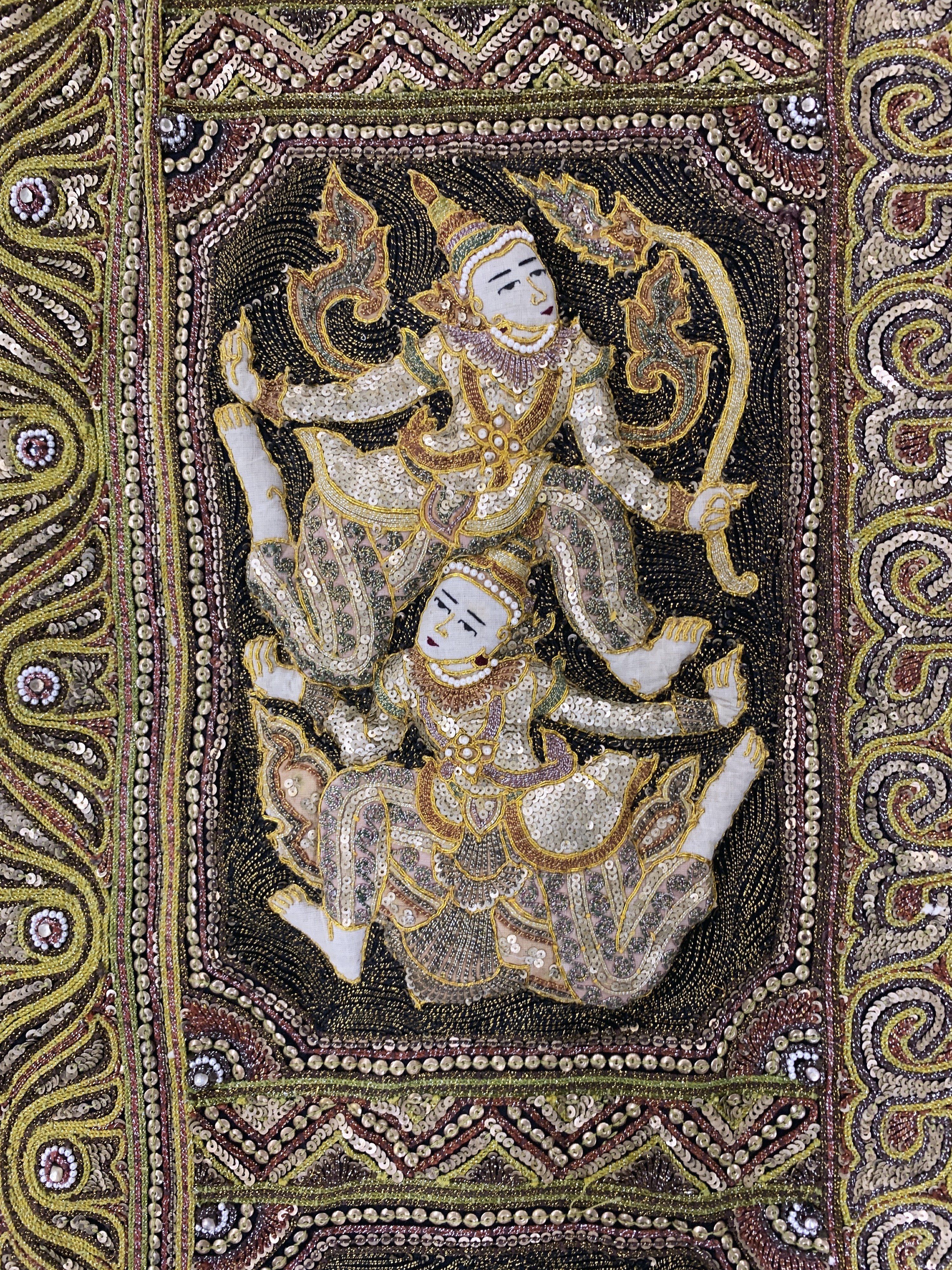 Detail h: "Kalaga"Stickerei, Burma, Anfang 20.Jhd, Metallstickerei mit Glassperlen, ca. 347 x 160 cm, EHZ: 2