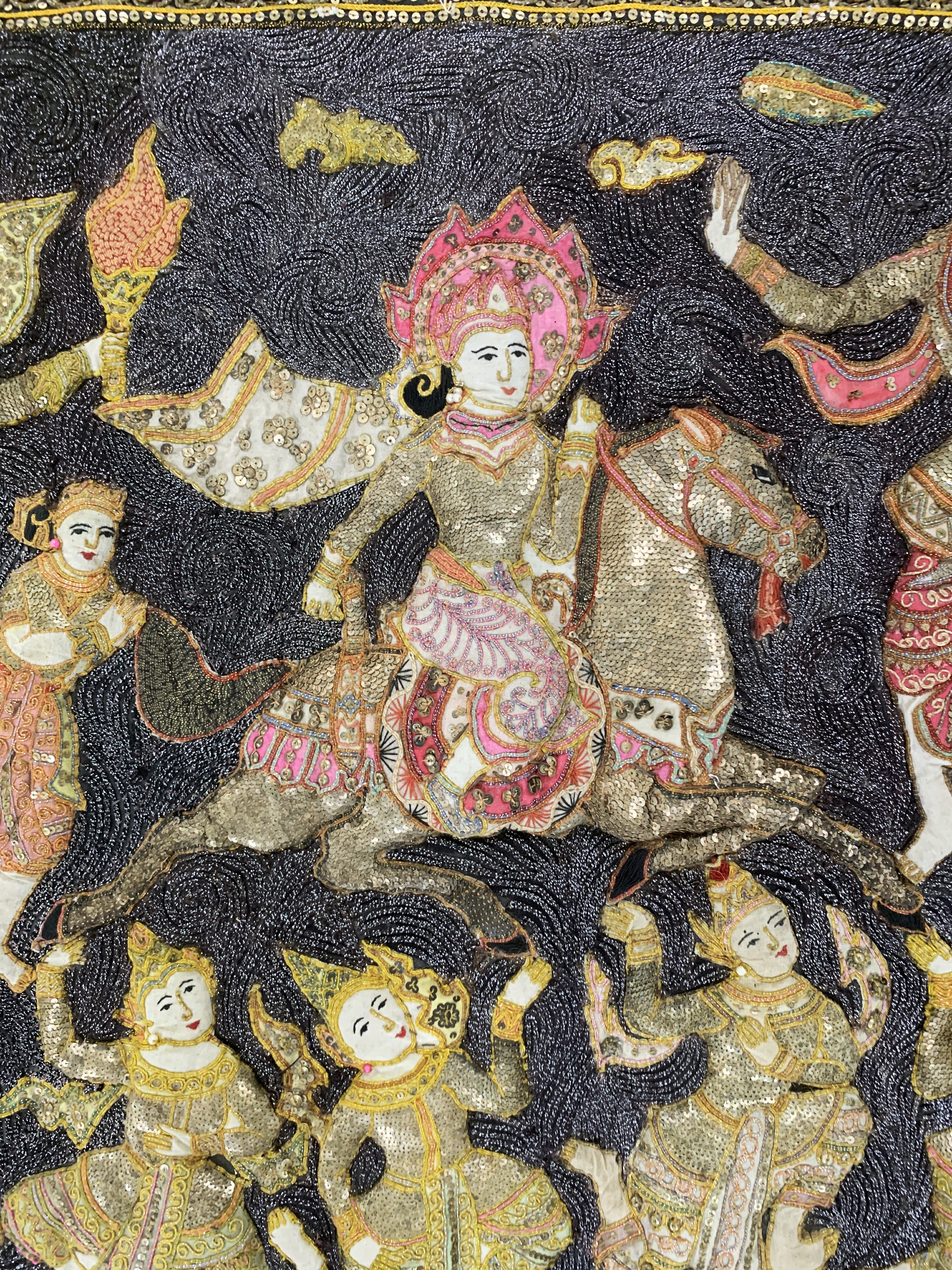 Detail d: "Kalaga"Stickerei, Burma, Anfang 20.Jhd, Metallstickerei mit Glasperlen, ca. 160 x 125 cm, EHZ: 2