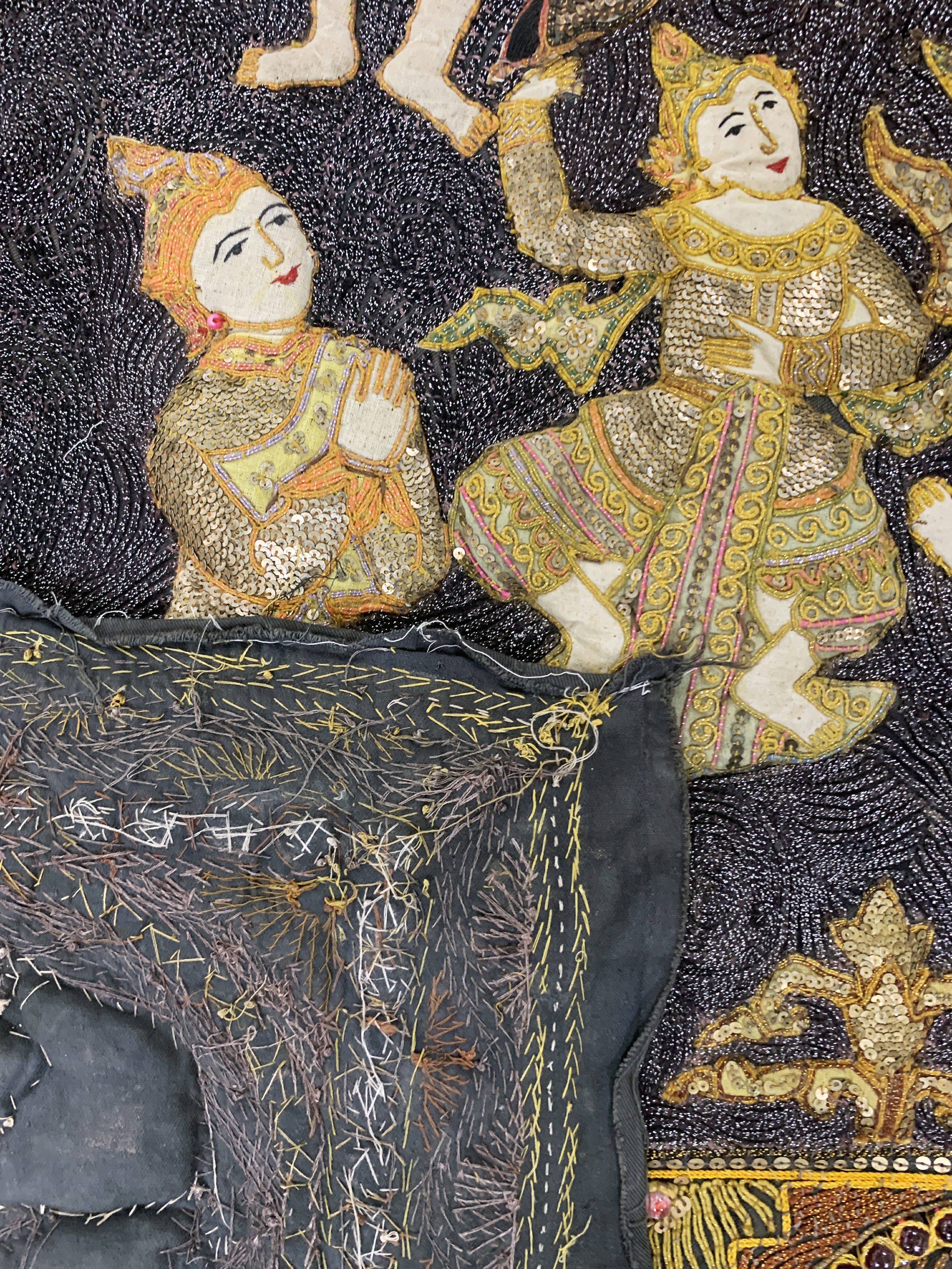 Detail g: "Kalaga"Stickerei, Burma, Anfang 20.Jhd, Metallstickerei mit Glasperlen, ca. 160 x 125 cm, EHZ: 2