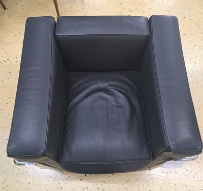 27047585a - Armlehnsessel LC2, Entw. Le Corbusier (1887 -1965), Ausführung Cassina, verchromtes ...