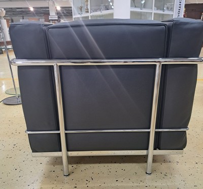 27047585m - Armlehnsessel LC2, Entw. Le Corbusier (1887 -1965), Ausführung Cassina, verchromtes ...