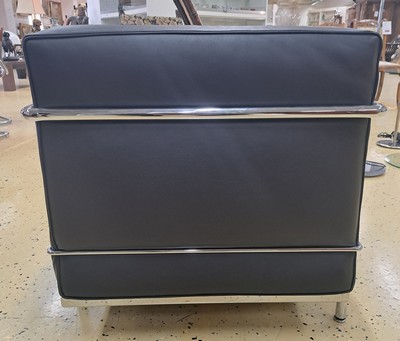 27047585n - Armlehnsessel LC2, Entw. Le Corbusier (1887 -1965), Ausführung Cassina, verchromtes ...