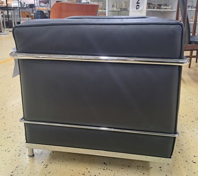 27047585o - Armlehnsessel LC2, Entw. Le Corbusier (1887 -1965), Ausführung Cassina, verchromtes ...