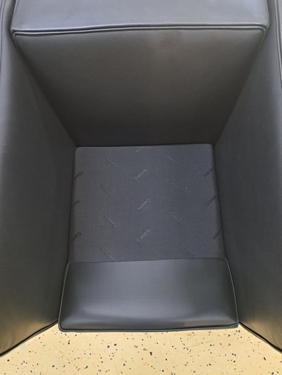 27047585p - Armlehnsessel LC2, Entw. Le Corbusier (1887 -1965), Ausführung Cassina, verchromtes ...