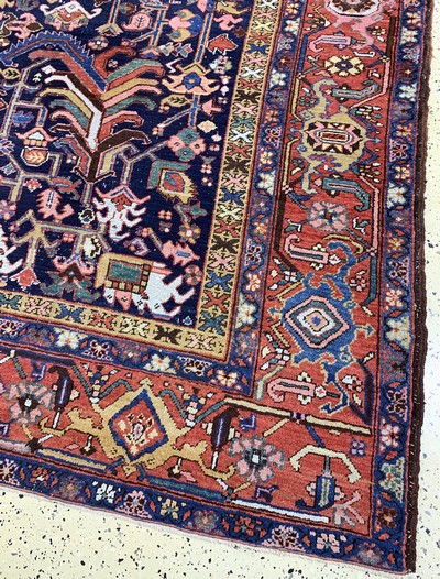 27047591a - Antiker Heriz, Persien, um 1900, Wolle auf Baumwolle, ca. 400 x 303 cm, EHZ: 3 ...