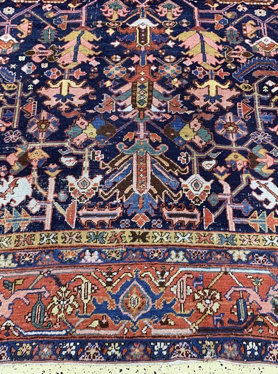 27047591b - Antiker Heriz, Persien, um 1900, Wolle auf Baumwolle, ca. 400 x 303 cm, EHZ: 3 ...