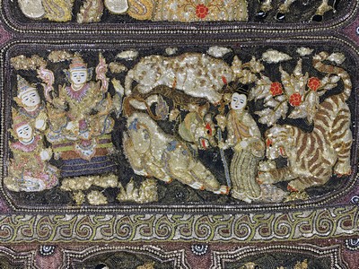 27047598e - ´Kalaga´Stickerei, Burma, Anfang 20.Jhd, Metallstickerei mit Glassperlen, ca. 347 x 160 ...