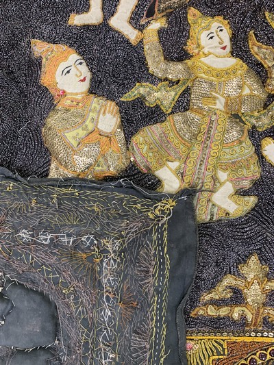 27047599g - ´Kalaga´Stickerei, Burma, Anfang 20.Jhd, Metallstickerei mit Glasperlen, ca. 160 x 125 ...