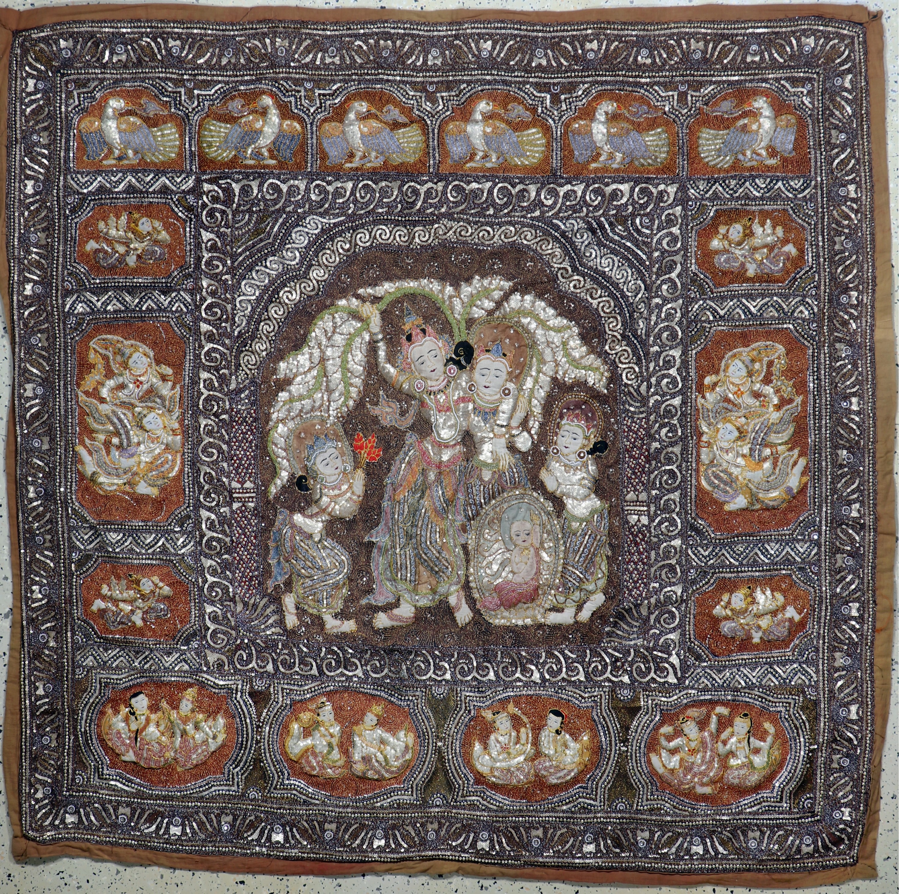 Image 27047600 - ´Kalaga´Stickerei, Burma, Anfang 20.Jhd, Metallstickerei mit Glassperlen, ca. 173 x 173 ...