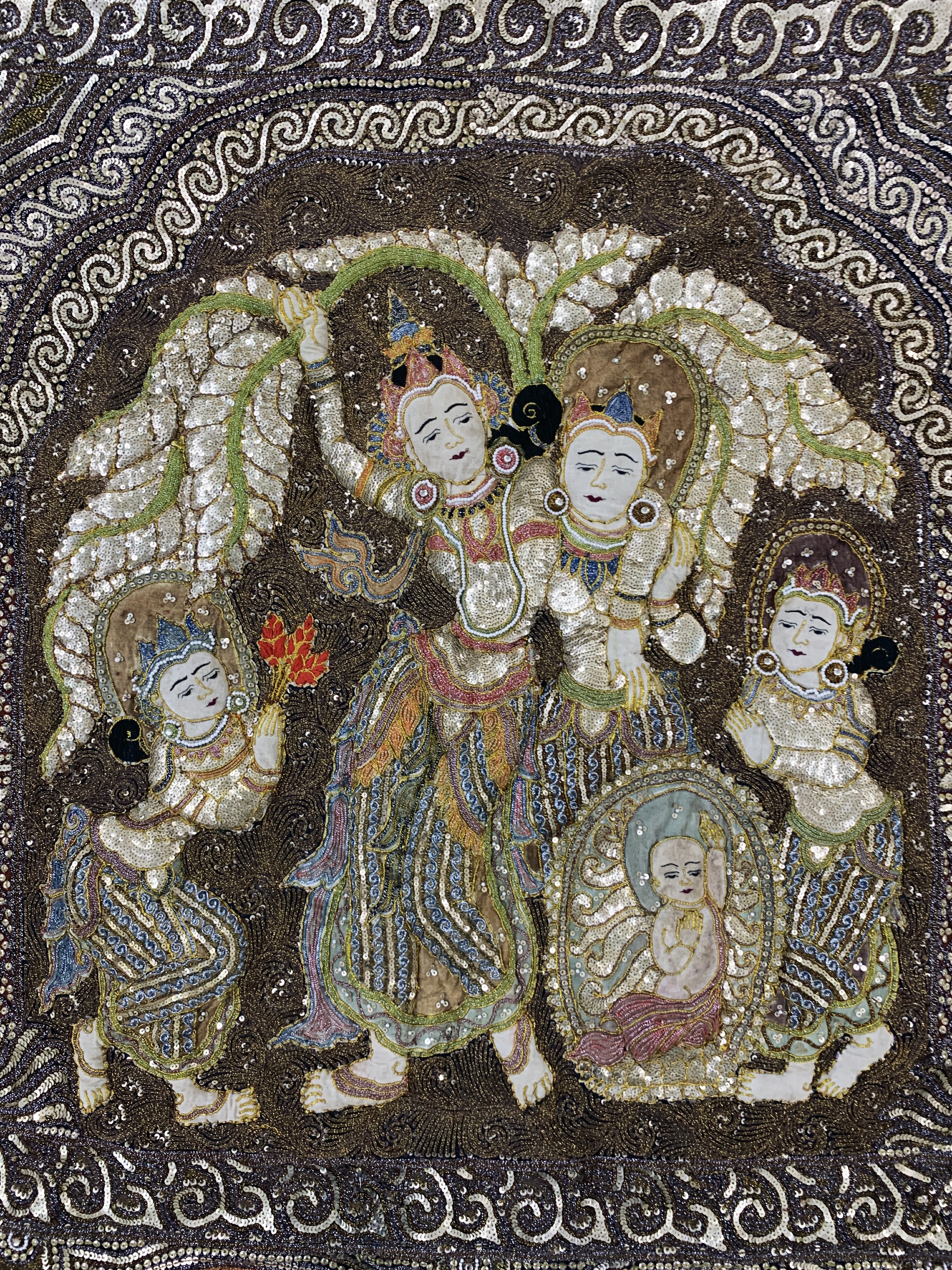 Detail c: "Kalaga"Stickerei, Burma, Anfang 20.Jhd, Metallstickerei mit Glassperlen, ca. 173 x 173 cm, EHZ: 2