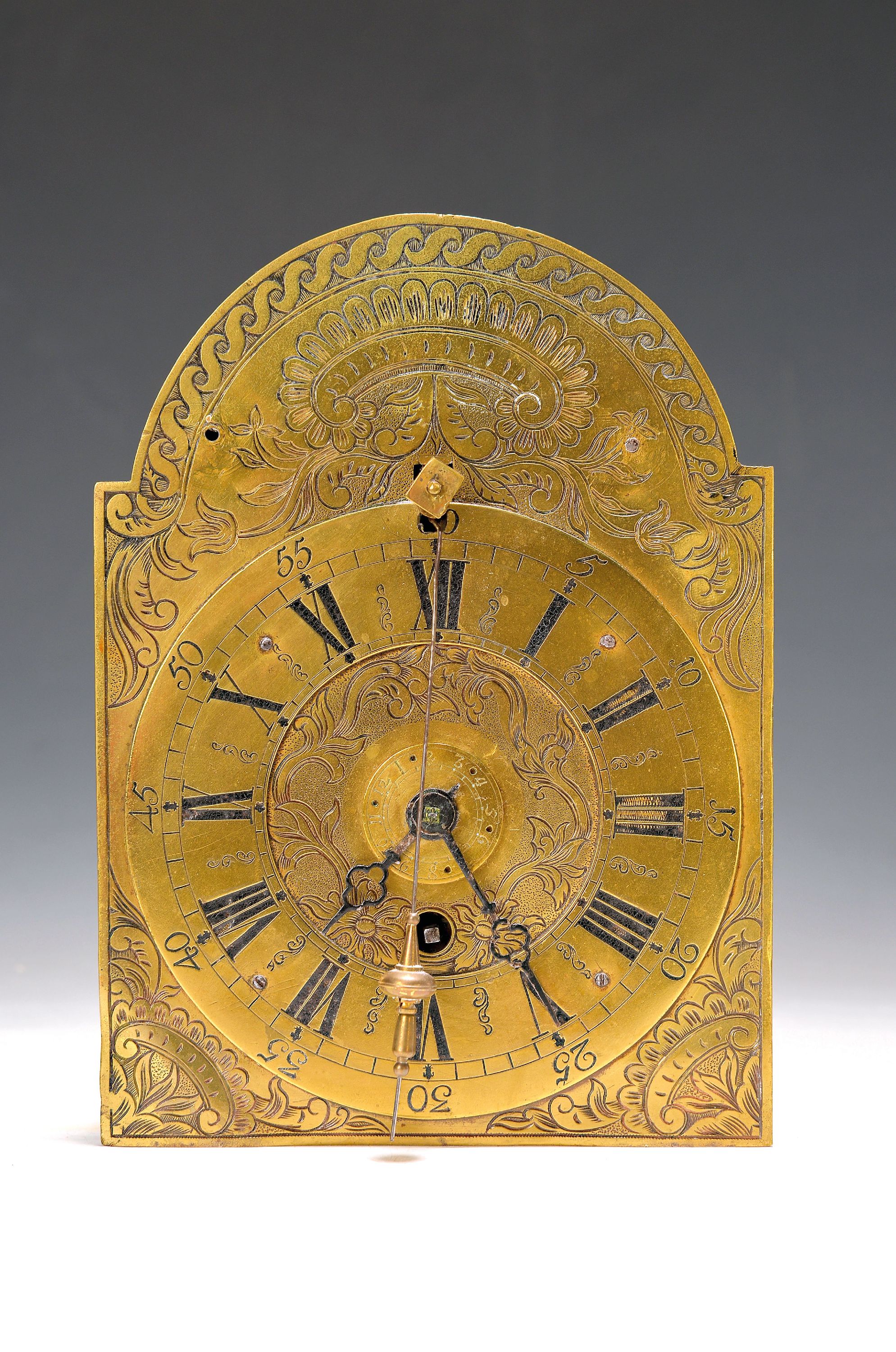 Image 27047603 - Tischuhr, sog. Vorderzappler, alpenländisch um 1800/1850, graviertes Bogenzifferblatt ...