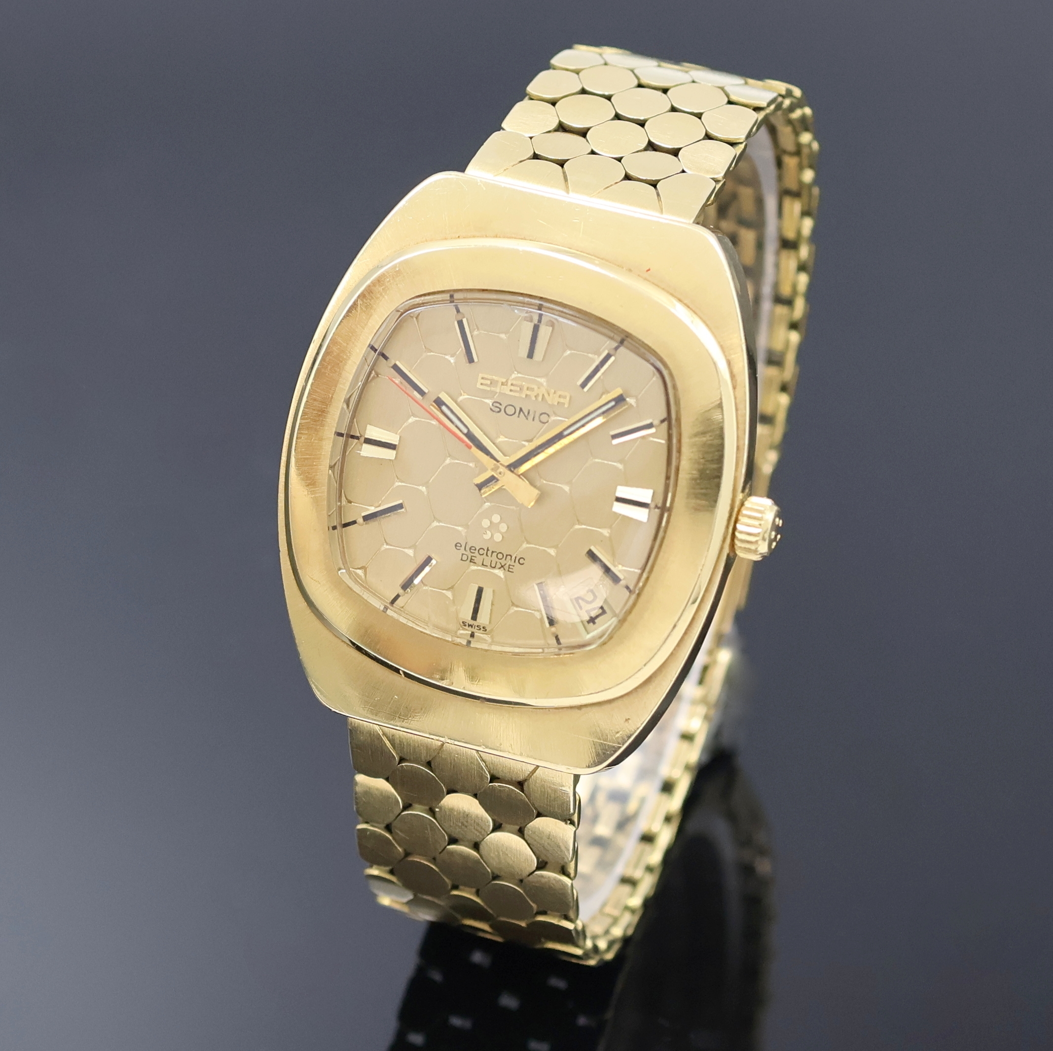 Detail a: ETERNA Sonic Electronic De Luxe Herrenarmbanduhr in GG 750/000, Schweiz um 1970, Boden aufgedr., Eterna Goldband, gold. Strukturzifferbl. m. aufges. ...