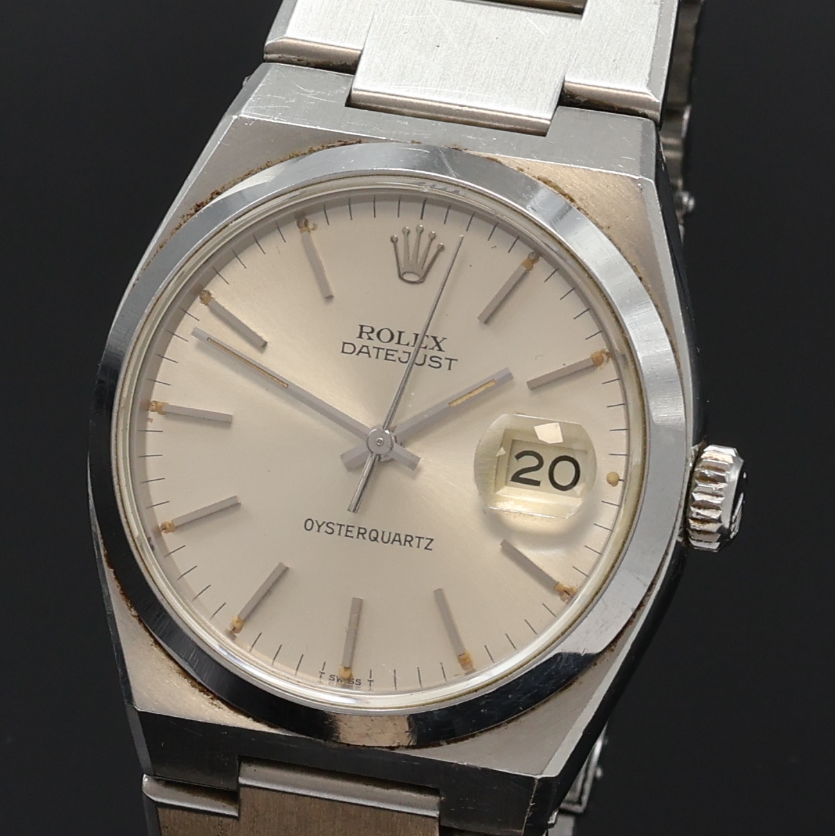 Detail a: ROLEX Datejust Oysterquartz Herrenarmbanduhr in Stahl Referenz 17000, Schweiz um 1978, unpoliertes Gehäuse am orig. Gliederband m. Faltschl., Boden ...