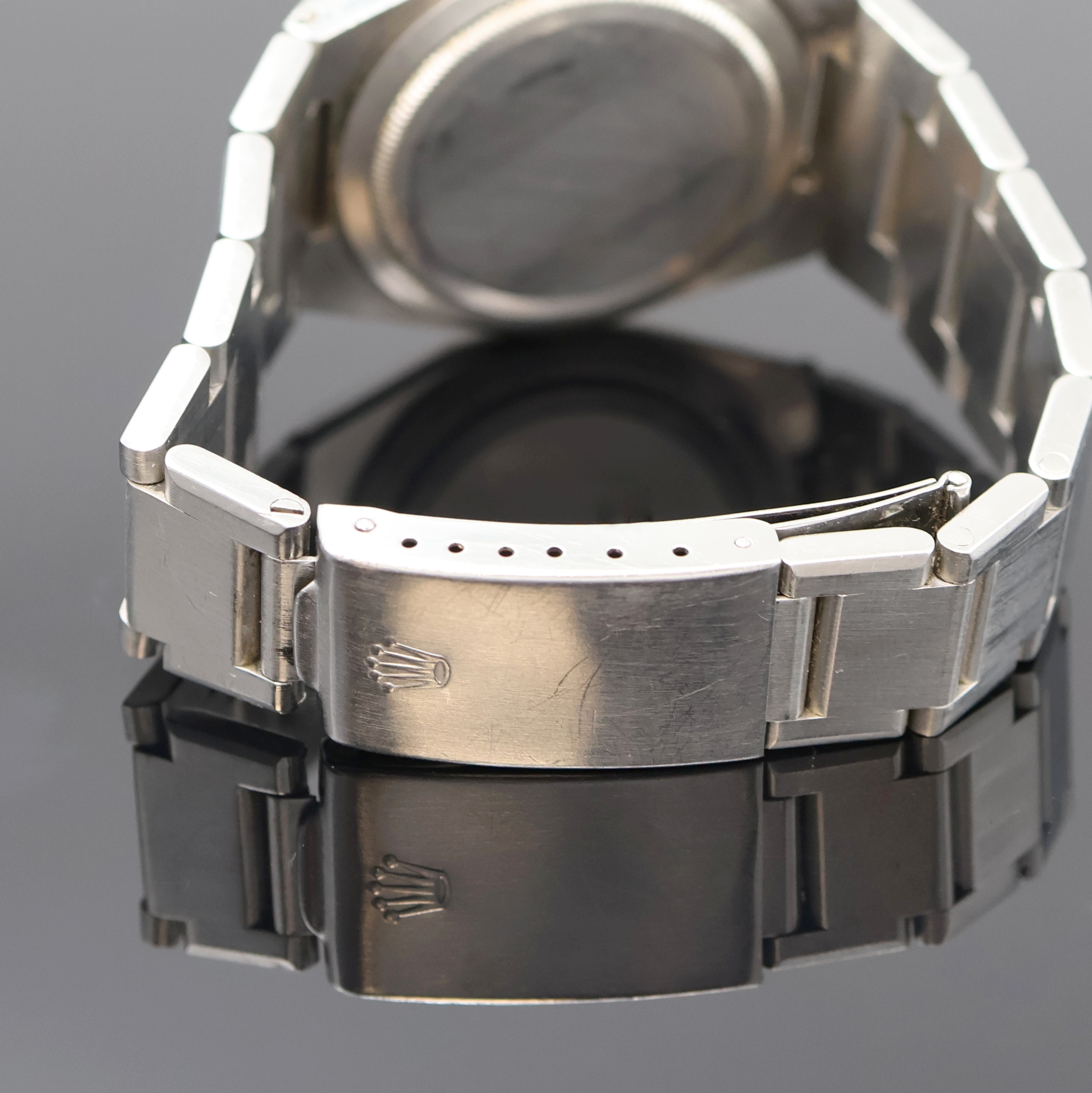 Detail d: ROLEX Datejust Oysterquartz Herrenarmbanduhr in Stahl Referenz 17000, Schweiz um 1978, unpoliertes Gehäuse am orig. Gliederband m. Faltschl., Boden ...