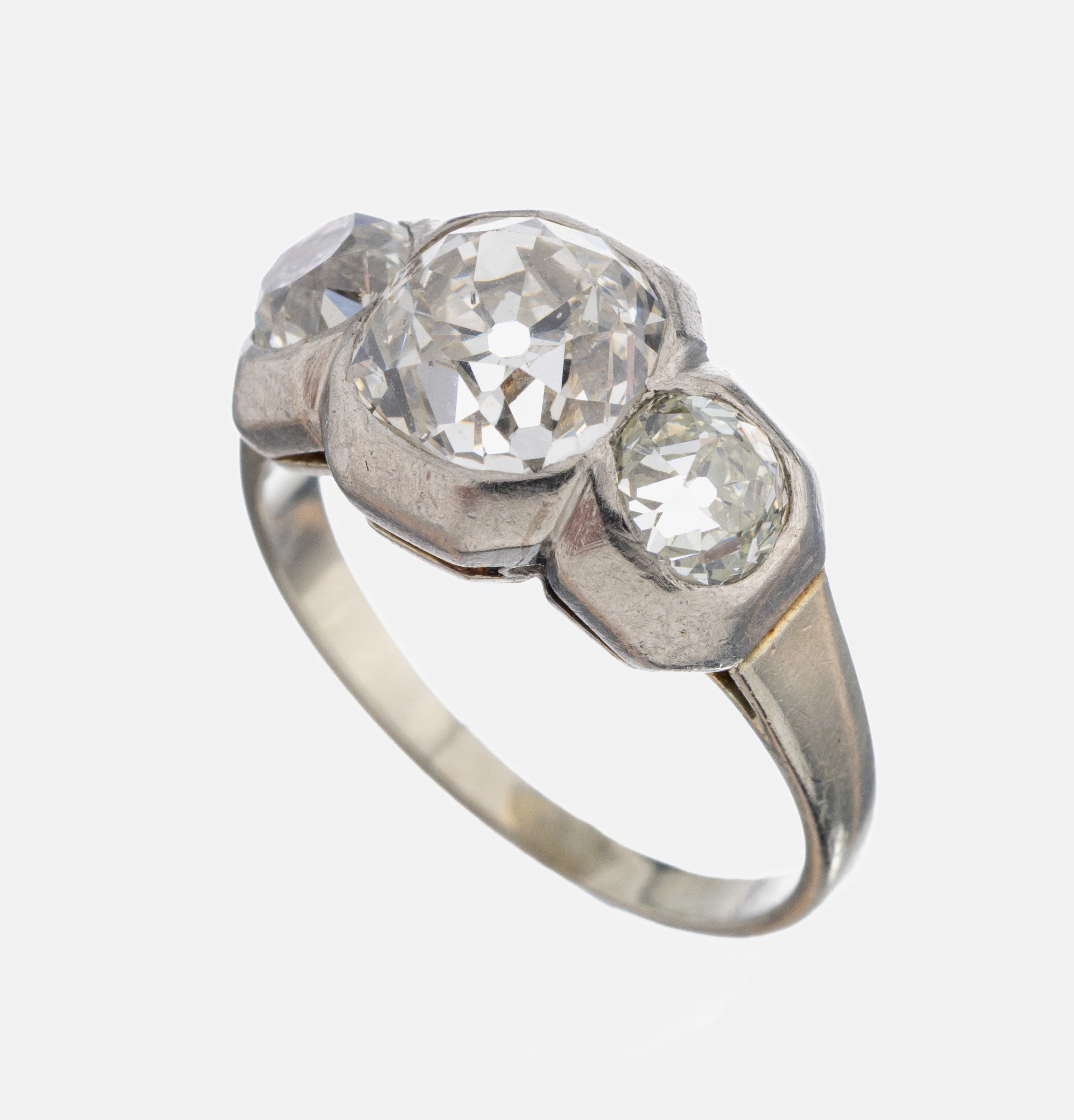 Image 27047616 - Platin Diamant-Ring, um 1860/70, Platin gepr., 3 Altschliffdiamanten zus. ca. 2.0 ct ...