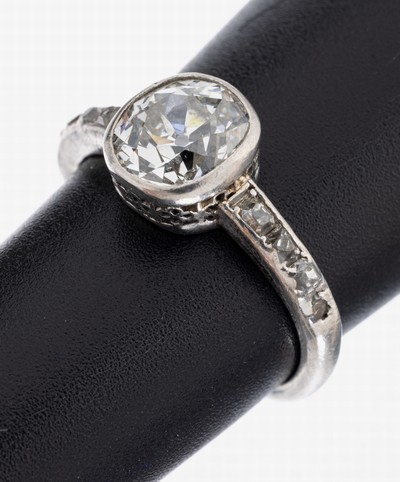 Image Platin Diamant-Ring, um 1860/70, Platin gepr., 1 Altschliff-Diamant ca. 1.20 ct ...