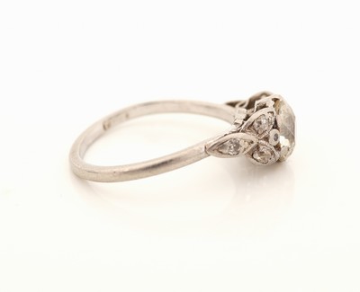 27047610d - Platin Diamant-Ring, um 1860/70, Pt gepr., 1 Altschliff-Diamant ca. 1.30 ct ...