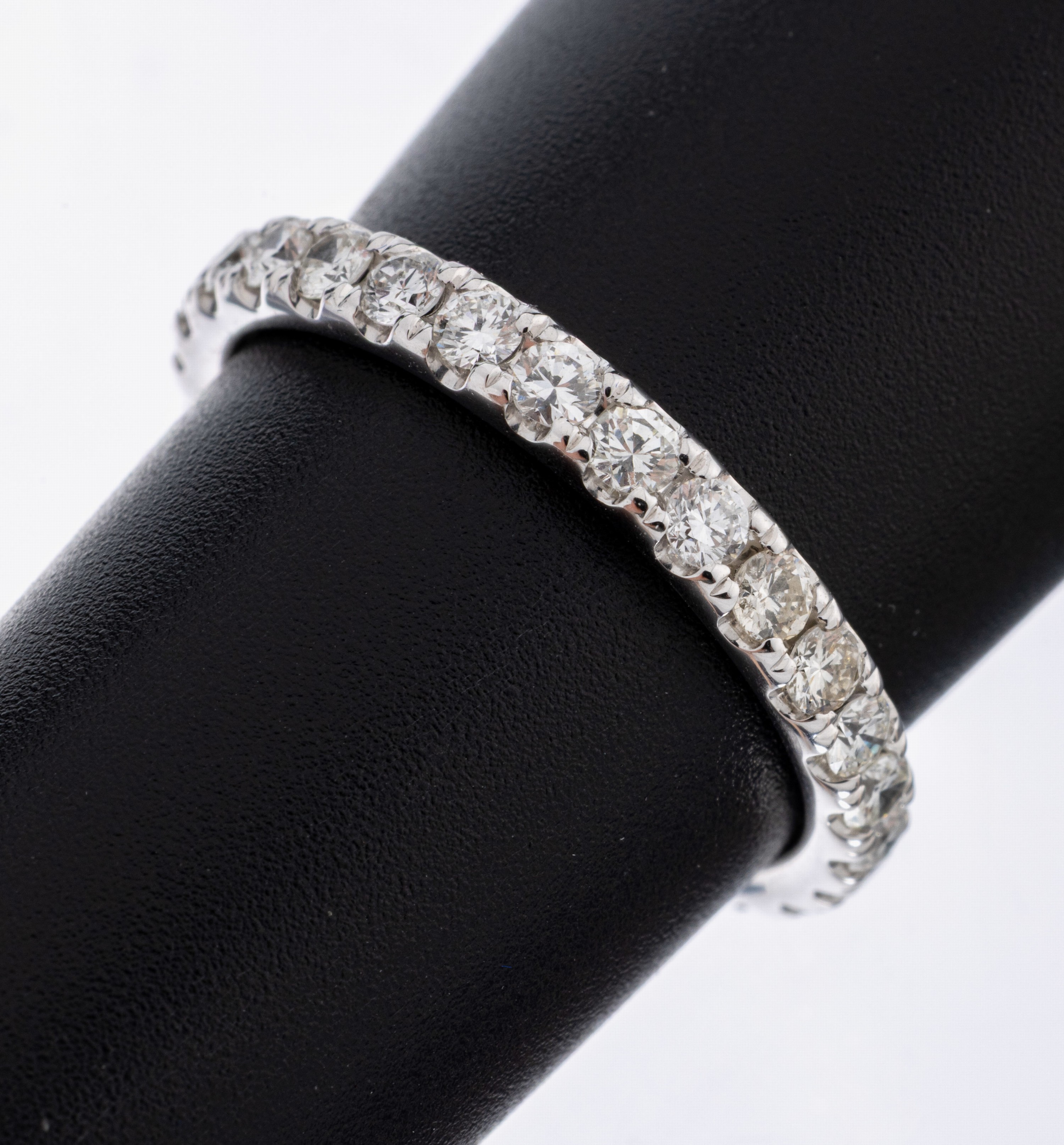 Image 27047715 - 14 kt Gold Brillant-Memoryring, WG 585/000,28 Brillanten zus. ca. 1.09 ct (grav.) ...