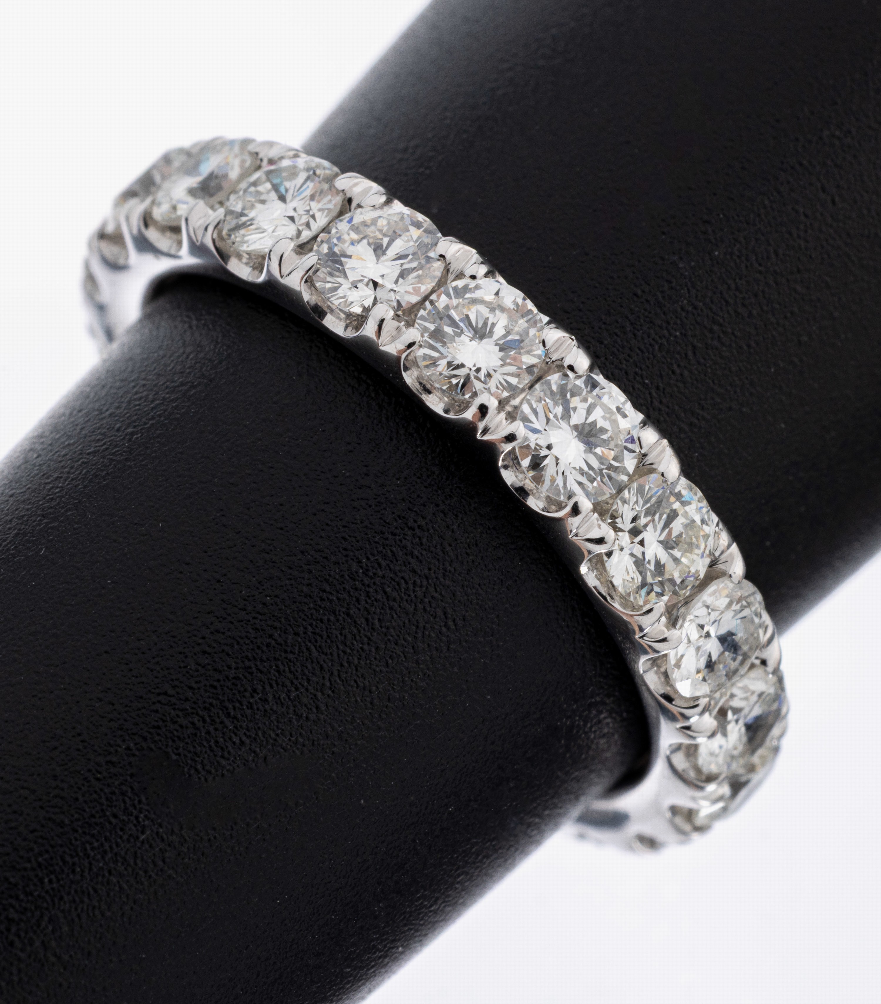 Image 27047723 - 14 kt Gold Brillant-Memoryring, WG 585/000,20 Brillanten zus. ca. 2.80 ct (grav.) ...