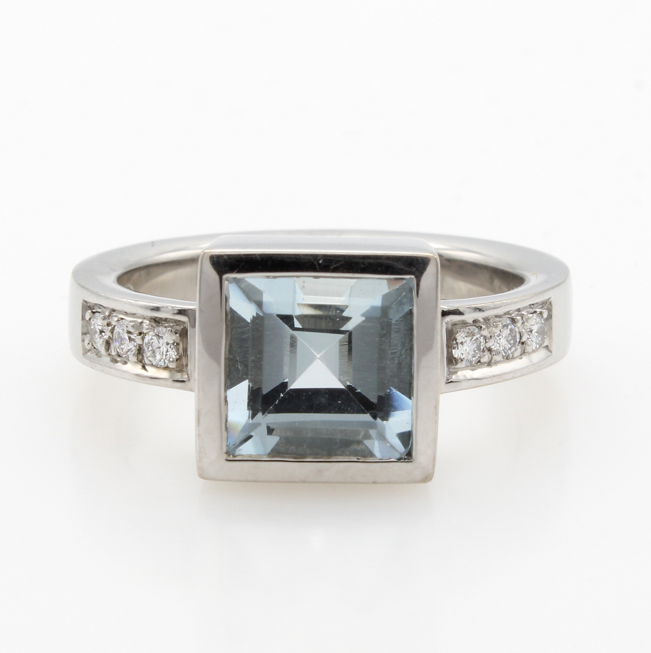 Image 27047771 - Ring mit Aquamarin und Brillanten, WG 750/000, Aquamarincarrée in glatter Fassung, ...
