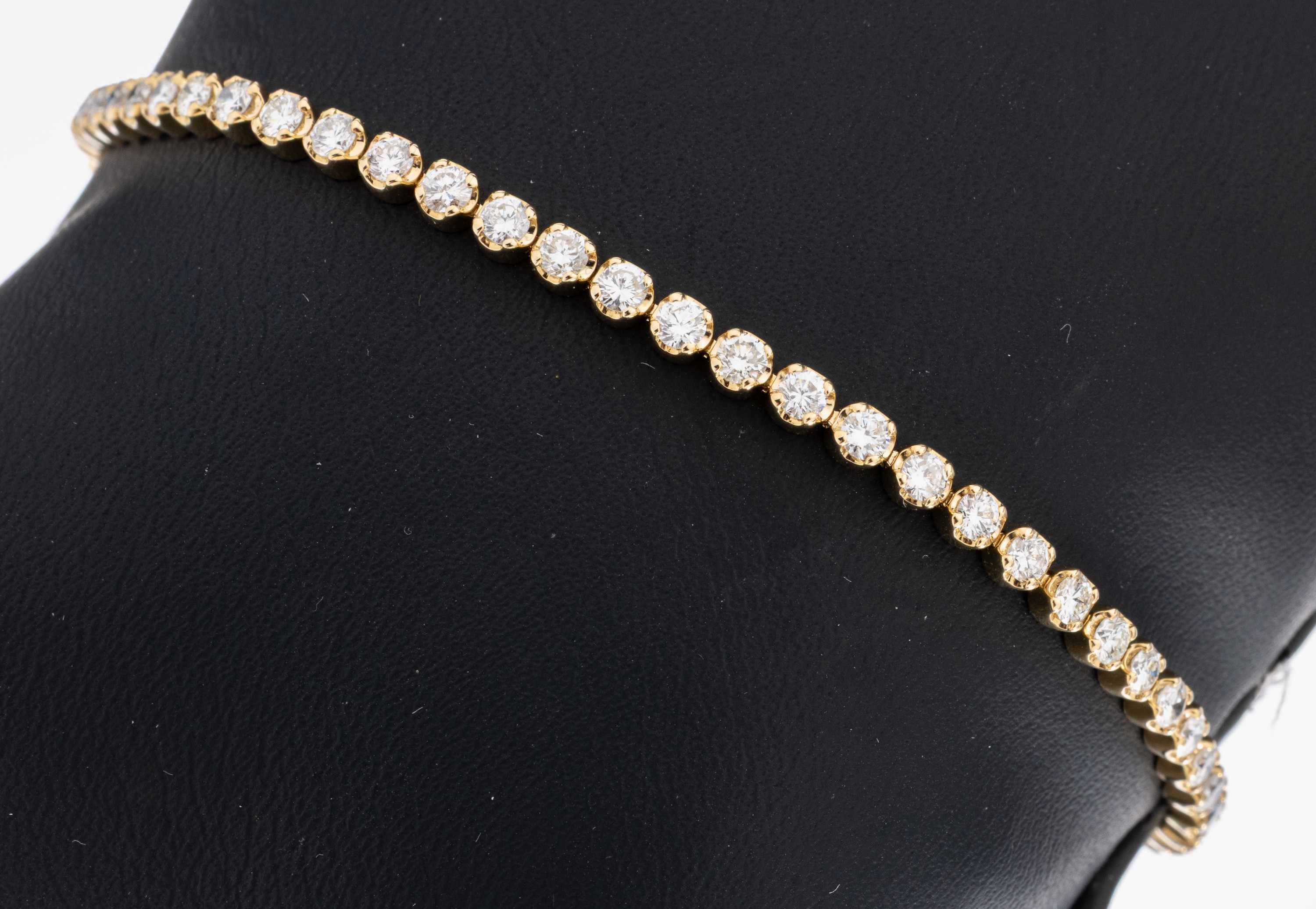 Image 27047851 - 14 kt Gold Brillant-Rivierearmband, GG 585/000, 58 Brillanten zus. ca. 2.92 ct (grav.) ...