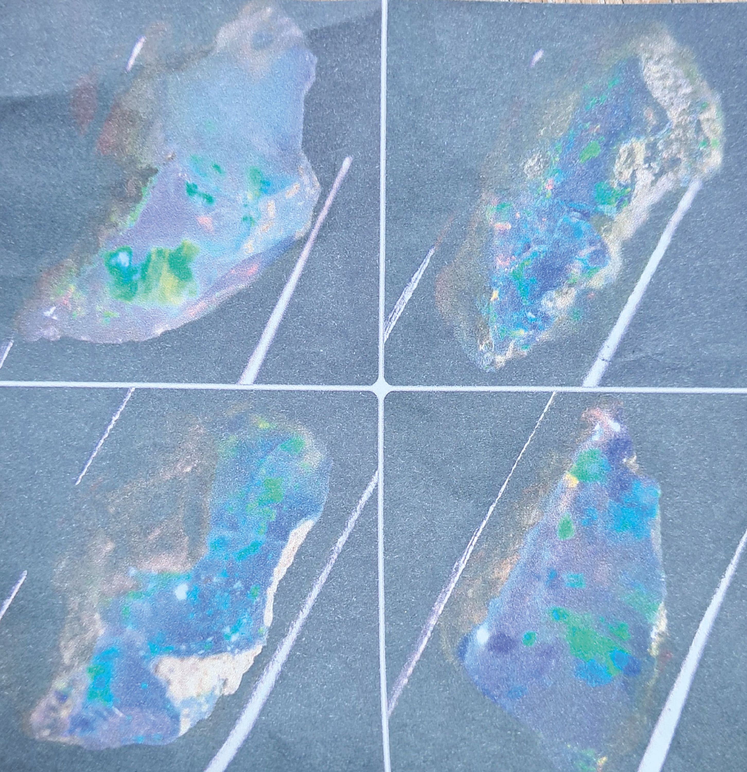 Detail a: Sammlung aus 6 natürlichen äthiopischen Opalen,1. Ct 32.70 grob 6.54g (4), 4 Rohopale von 20 -22 mm; 2. ein natürl. Opal ungeschliffen, geölt, ...