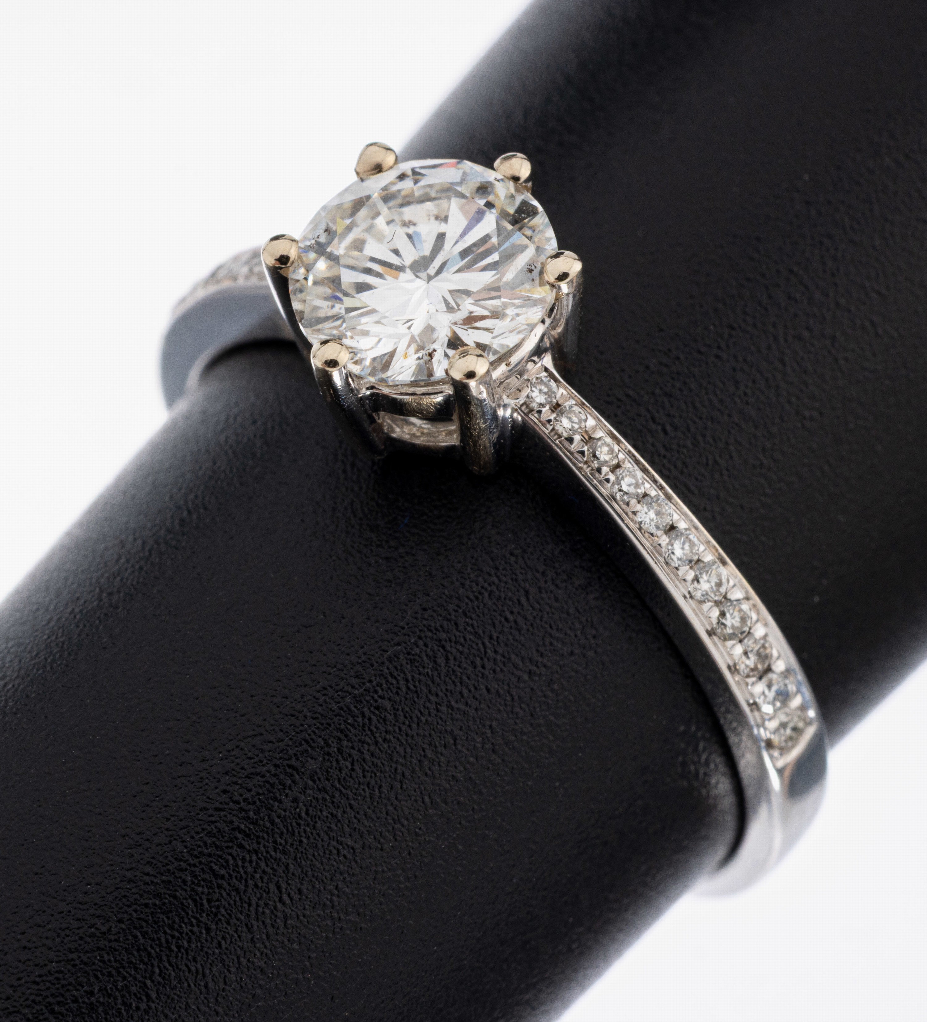 Image 27047886 - 18 kt Gold Brillant-Ring, WG 750/000, mittig Brillant ca. 1.00 ct feines Weiß(G)/vs1, ...