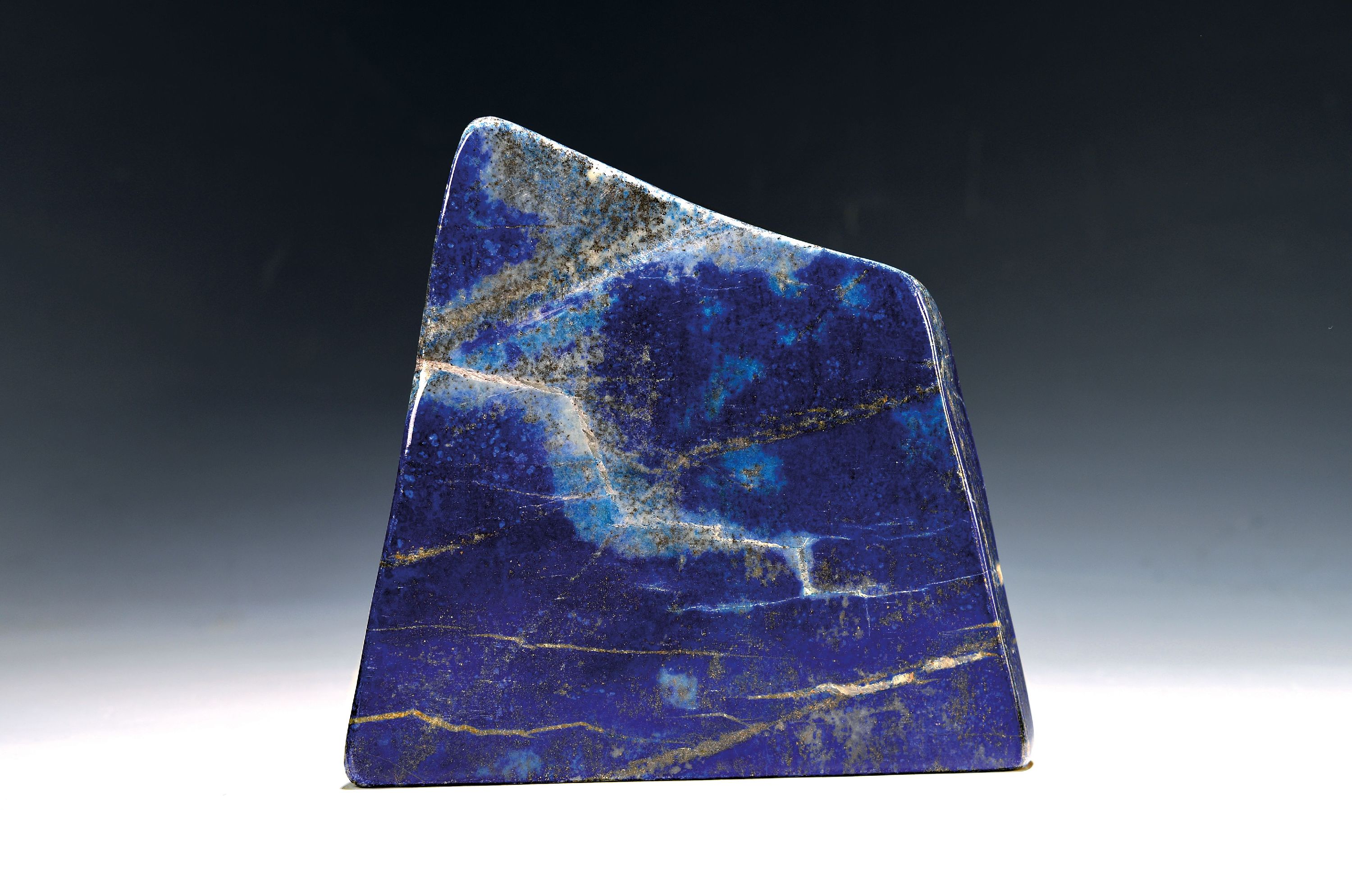 Image 27047936 - Lapislazuli in Freiform, Afghanistan, unregelmässige Form, Pyrit- und Calcit- ...