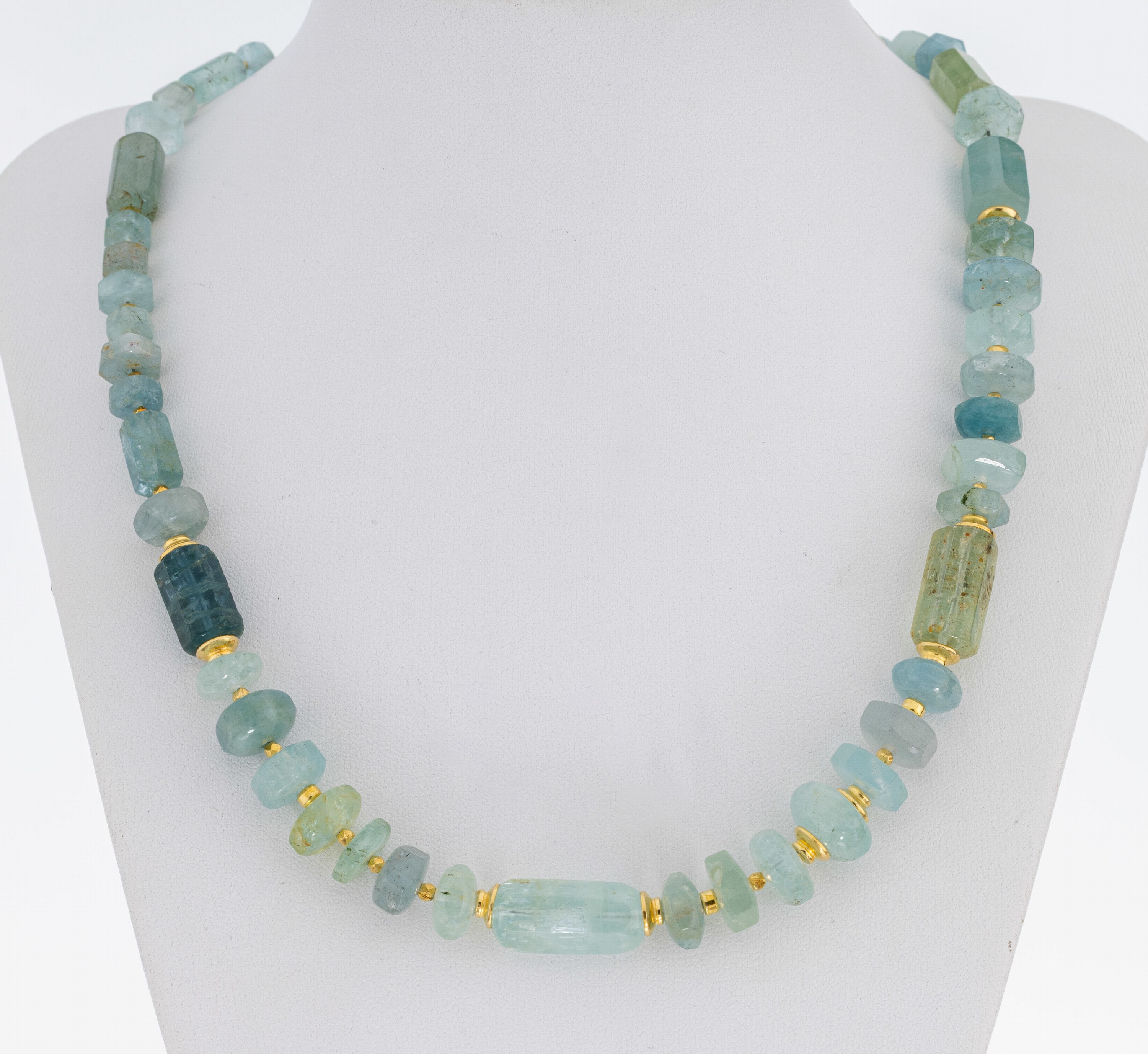 Image 27047956 - Aquamarin-Collier, Aquamarin-Glieder in versch. Größen, Formen und Farbnuancen, ...