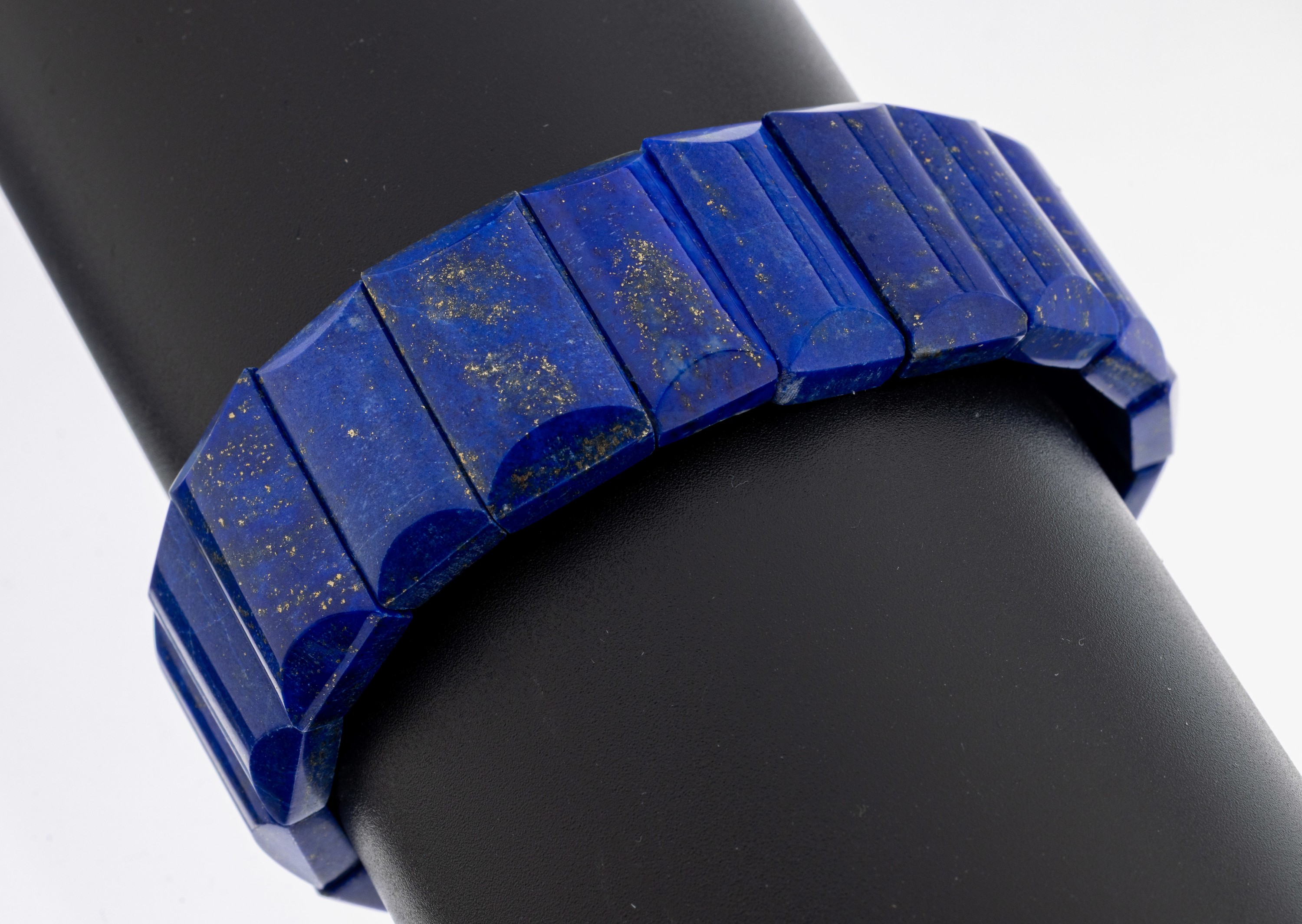 Image 27047963 - Lapis lazuli-bracelet , links with pyrite- inclusions, on synthetic band, diam. approx. ...