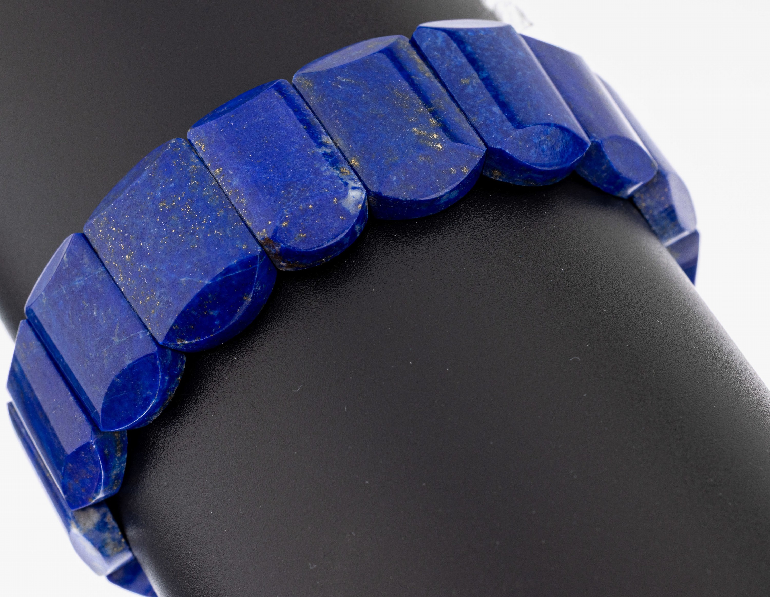 Image 27047964 - Lapislazuli-Armband, Glieder mit Pyrit- Einschlüssen, D. ca. 5.7 cm, ca. 46.9 g