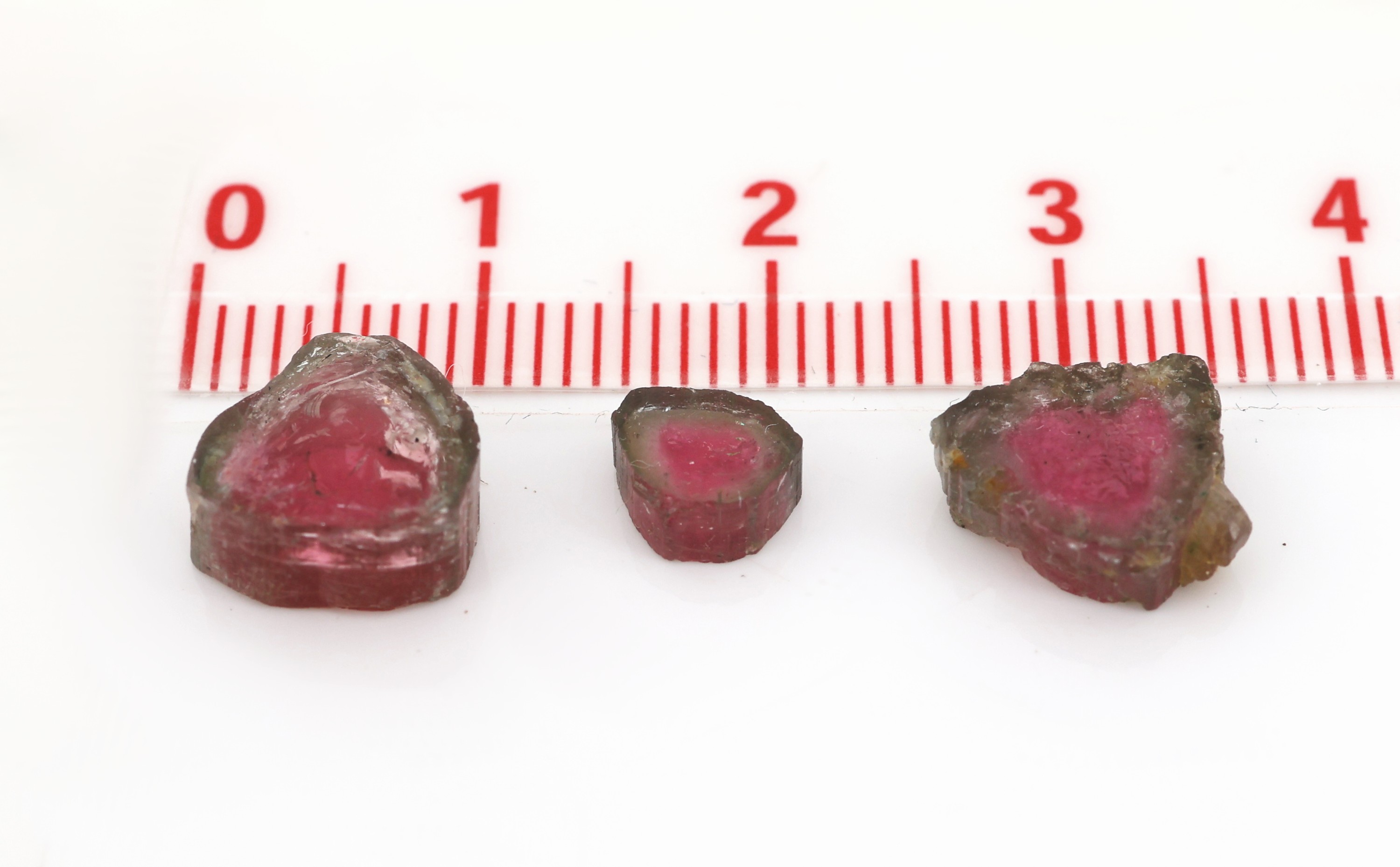 Detail a: Lot Wassermelonen-Turmaline, ca. 93.3 ct, Scheiben in versch. Größen, Formen und Farbnuancen