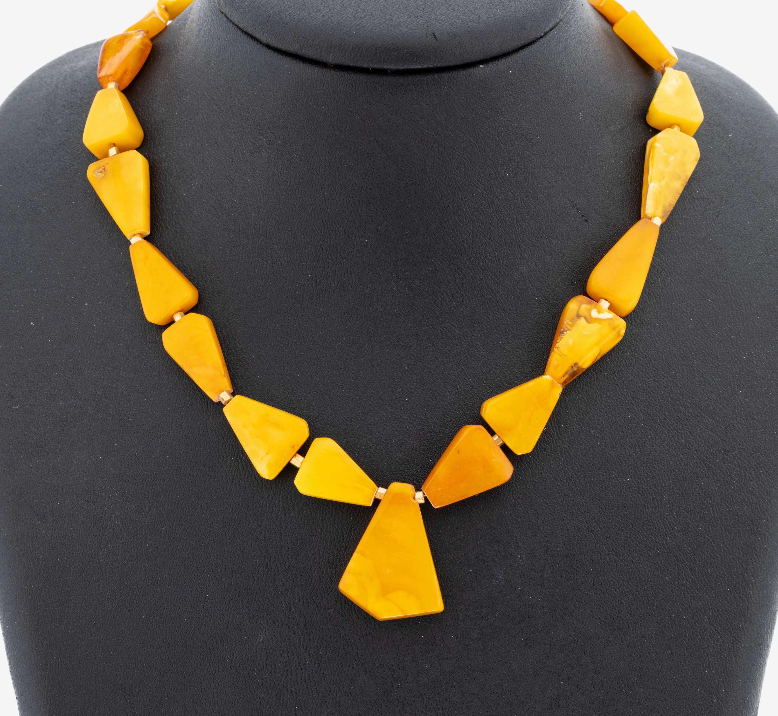 Image 27047977 - Ausgefallenes Bernstein-Collier, Butterscotch-Bernsteine in versch. Formen und ...