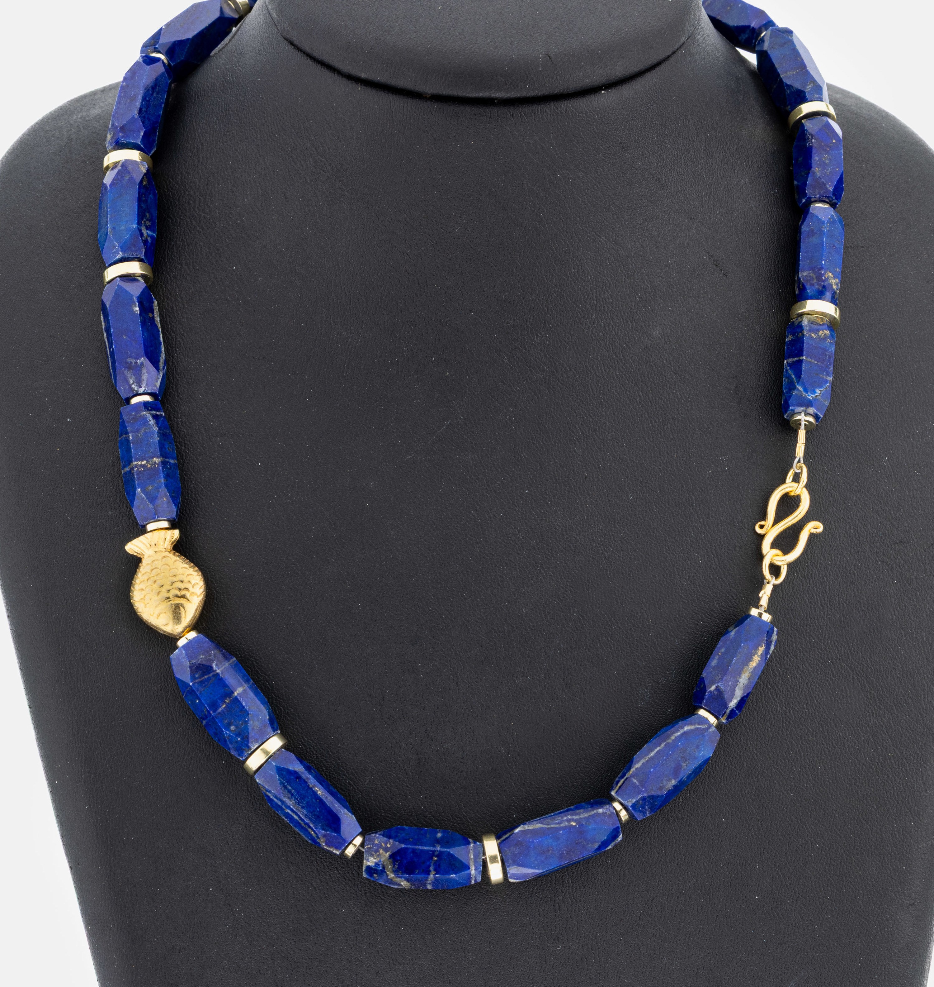 Image 27047987 - Lapislazuli-Collier, mit facett. Lapislazuli-Rhomben mit Pyriteinschlüssen ca. 18 - 20 ...