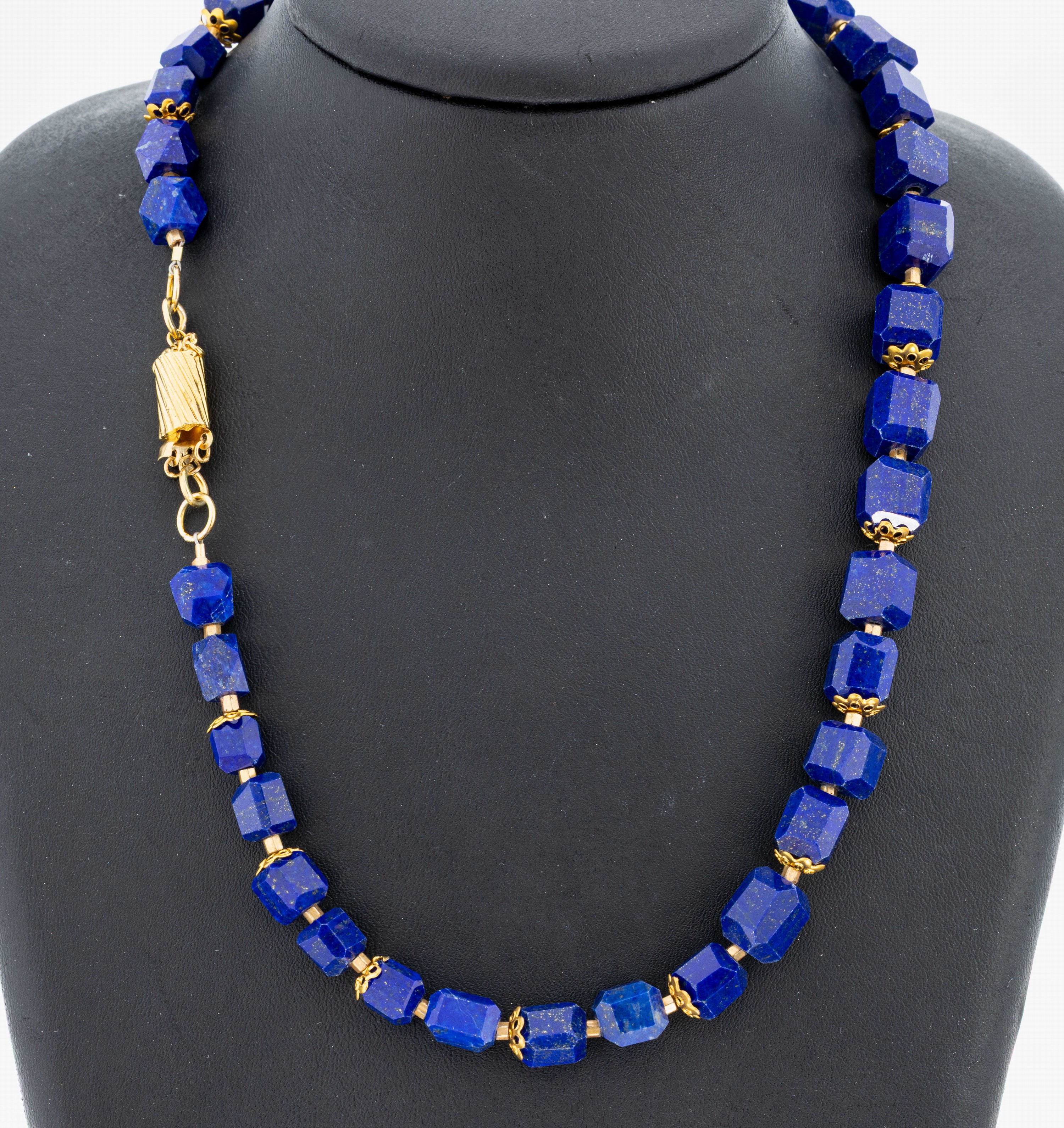 Image 27047994 - Lapislazuli-Collier, geschliffene Lapislazuli-Glieder in versch. Formen, ca. 6- 10 mm, ...